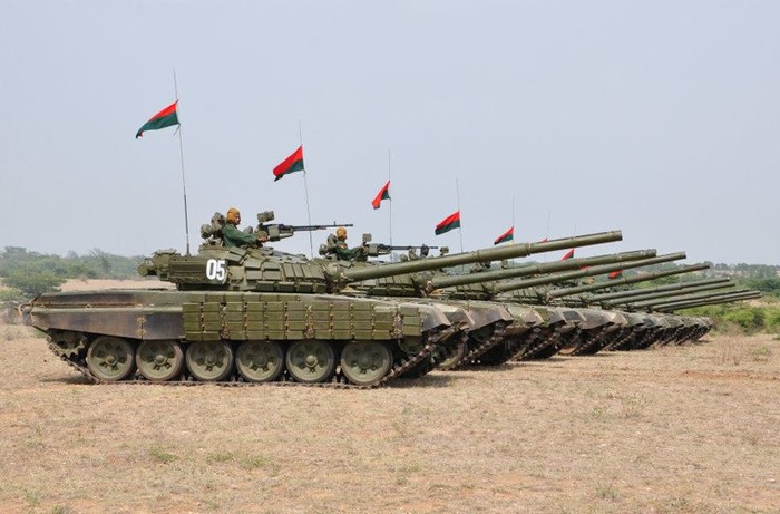 Những năm gần đây, lục quân các nước Đông Nam Á đã được đầu tư nâng cấp lực lượng tăng – thiết giáp. Nhờ đó, nhiều dòng xe tăng hiện đại hàng đầu thế giới đã có mặt ở khu vực này. Trong ảnh là các xe tăng T-72S của Quân đội Myanmar mua từ Ukraine.